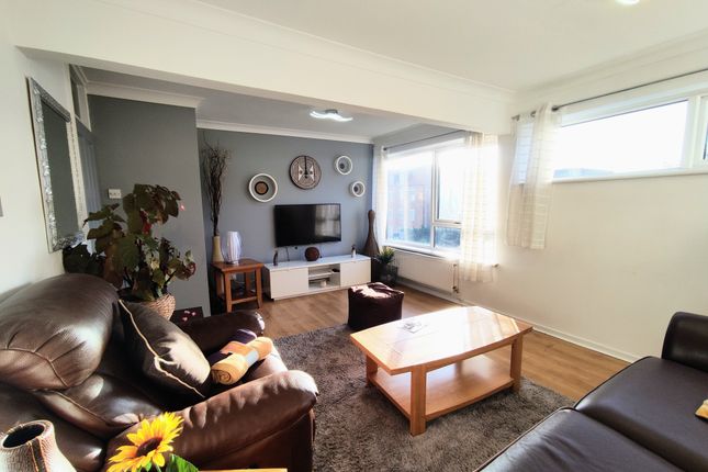 Thumbnail Flat to rent in Cliftonville Court, Abington