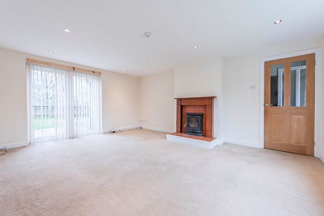 16 Wright Close, Cheltenham photo 3