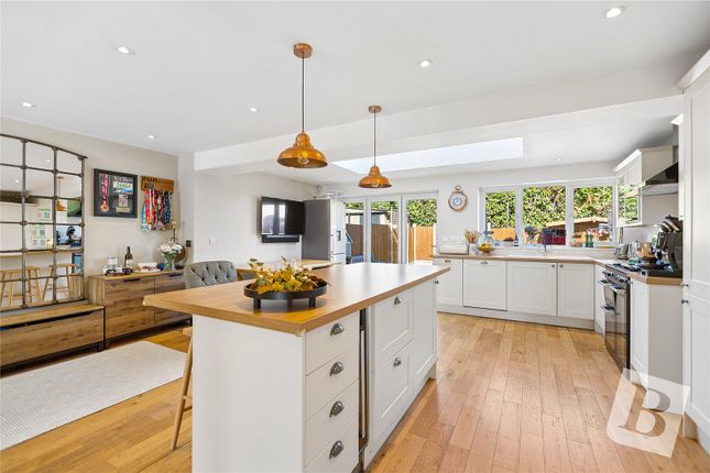 3, Marlborough Close, Upminster photo 2