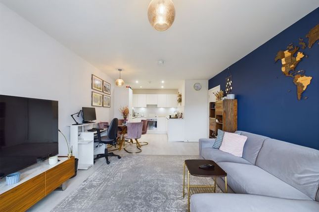 Flat for sale in Hargrave Drive, Harrow