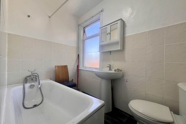 890b, Romford Road, London photo 4