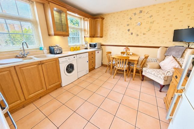 63, Cressett Lane, Brierley Hill photo 3