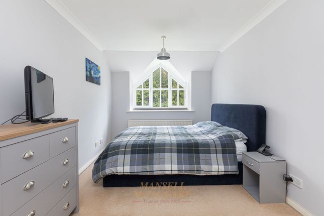 15 Lockwood Court Woodfield Road, Crawley photo 3