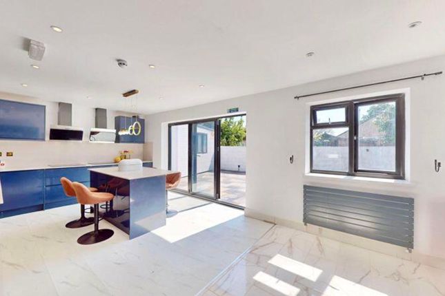 21 Green Lane, Uxbridge photo 3