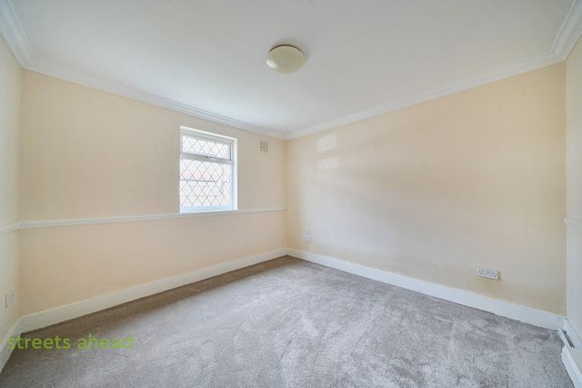 104, Colliers Water Lane, Thornton Heath photo 3