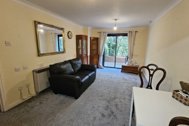12, Pittman Gardens, Wiltshire Court, ILFORD photo 4