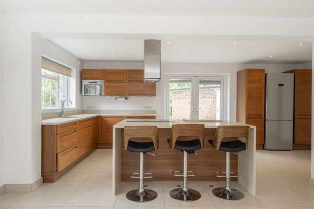 38, Minsterley Avenue, Shepperton photo 4