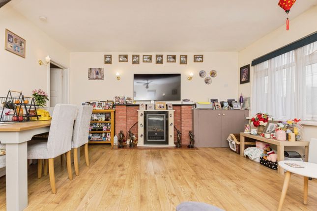 8, New Way, Clacton-on-Sea photo 4