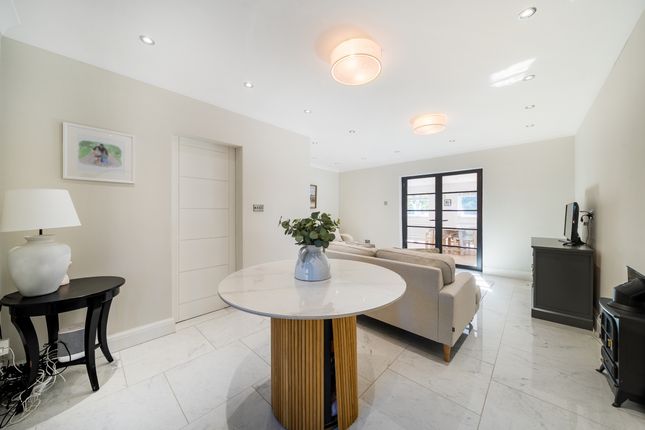 3, Deansfield, Caterham photo 4