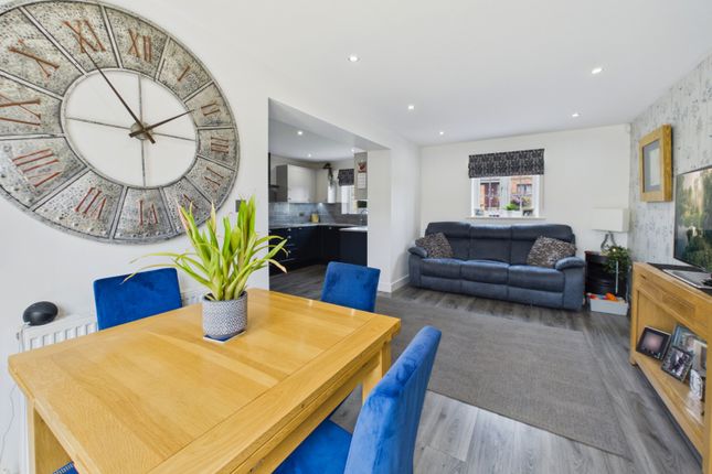 21, Moat Hill Farm Drive Birstall, Batley photo 2