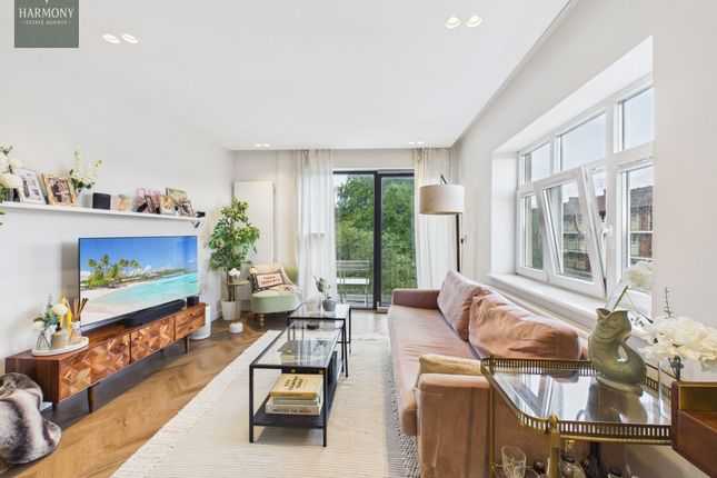 1-bed flat on Flat 7, 7A, Heather Close, London, £395,000