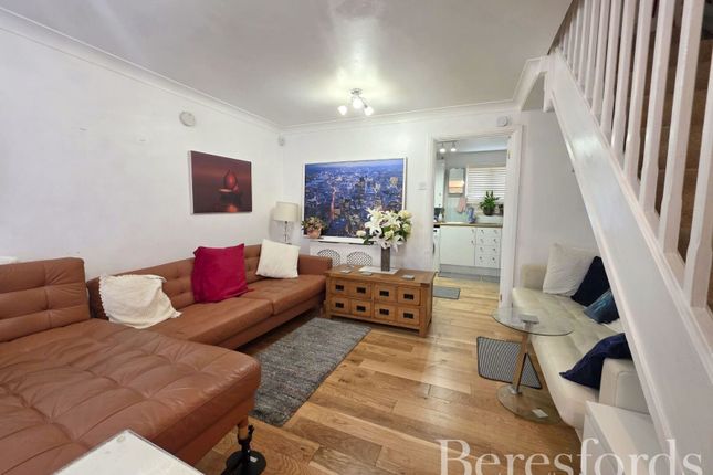 3, Cane Hill, Romford photo 3