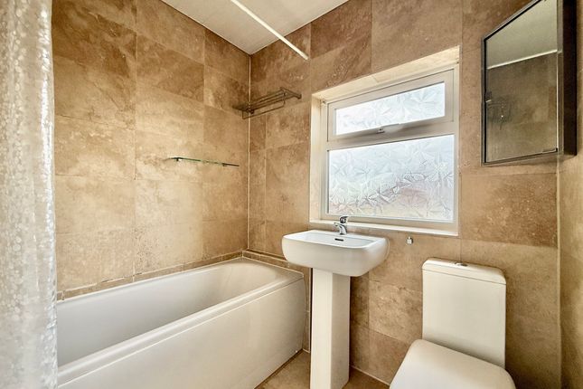 17 Queen Elizabeth Street, Wakefield photo 4