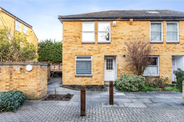 7, Holm Oak Close, London photo 4