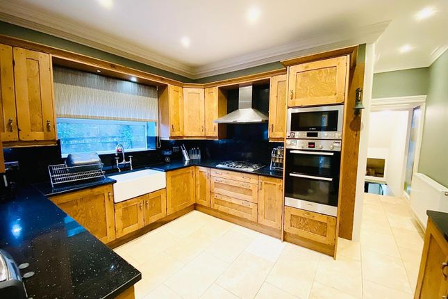 239, Mottram Road, Stalybridge photo 4