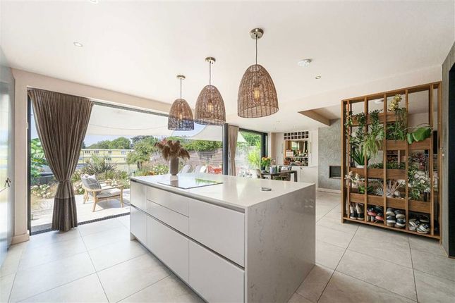 Sou Sou West, Hampton Court Road, East Molesey photo 4