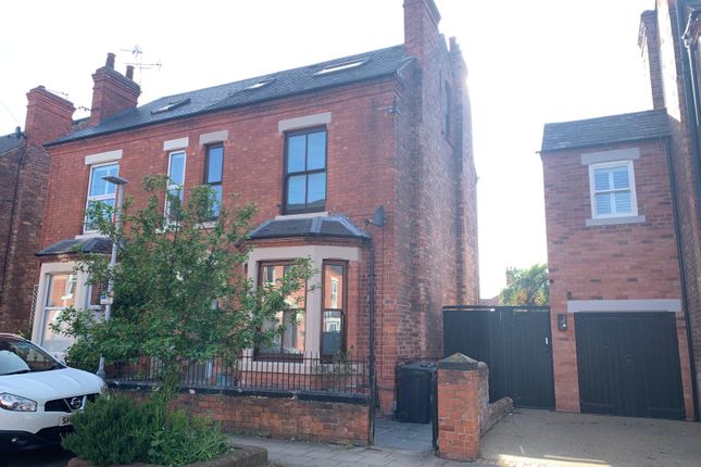 4-bed house on 82, Nottingham, £2,000/mo
