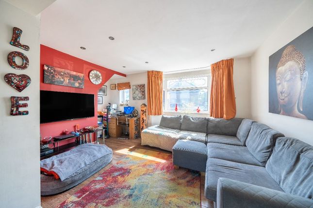 30 St. Brides Avenue, Edgware photo 4