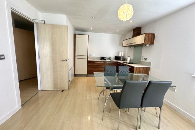 Stylish And Furnished City Centre Apartment