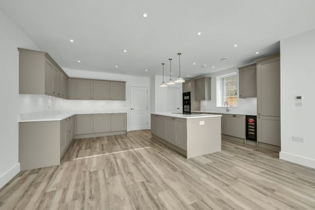36, Hurst Road, Surrey photo 4