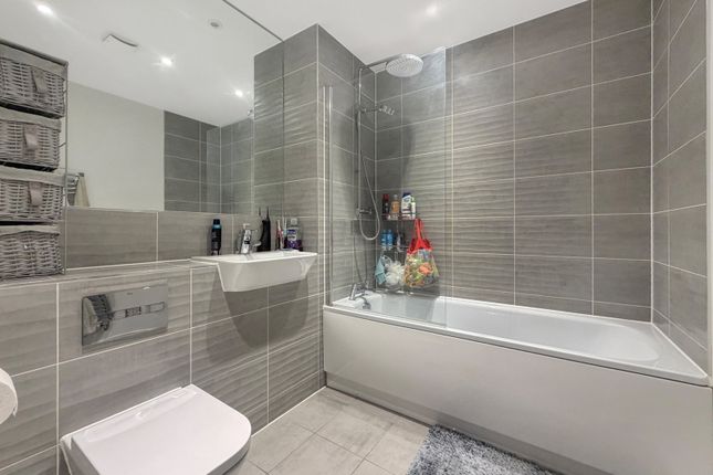 5, Somerset Close, Grays photo 4
