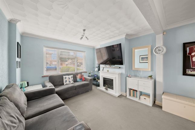 290, Lansbury Drive, Hayes photo 5