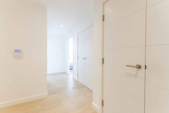 Flat to rent in Emerson Court, Angel, London
