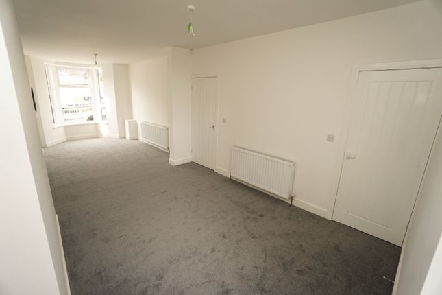 166, Crown Lane, Bolton photo 2