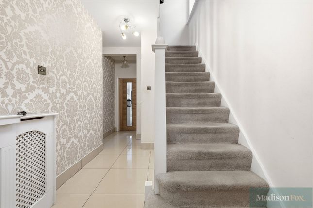 15, Greenleafe Drive, Ilford photo 2