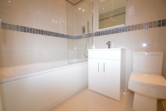 Bathroom (Main)