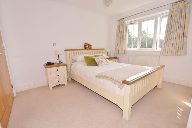 Maisonette for sale in Cherry Tree Road, Beaconsfield