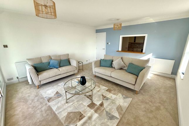 15 Royal Pines, Torquay photo 4