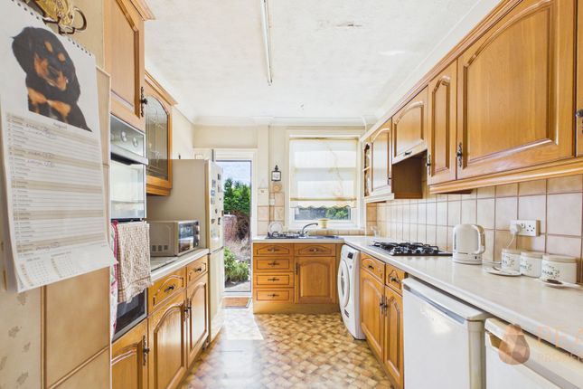 72 Lyndhurst Road, Worthing photo 3