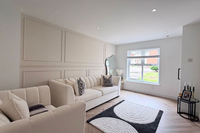 3 Maple Crescent, Glasgow photo 2