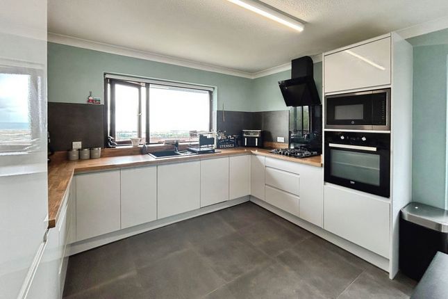 8 Baglan Heights, Port Talbot photo 3