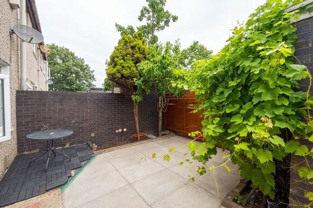 117 Damsonwood Road, Southall photo 2