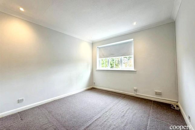 15, St Peters Close, Ruislip photo 4