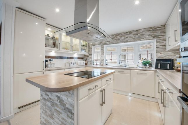 27, Meadow View, Harrietsham photo 2