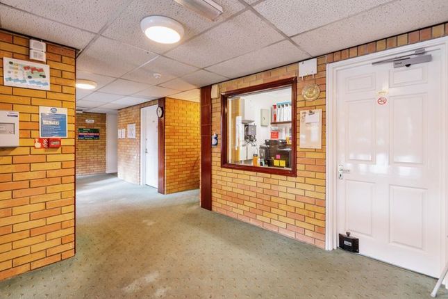 Flat for sale in Homewillow Close, Winchmore Hill