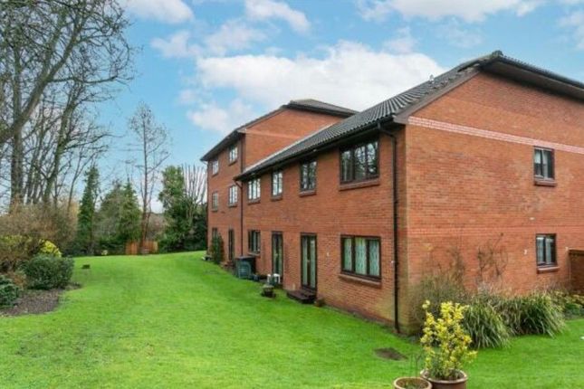 16, Meadowcroft, Bushey photo 2
