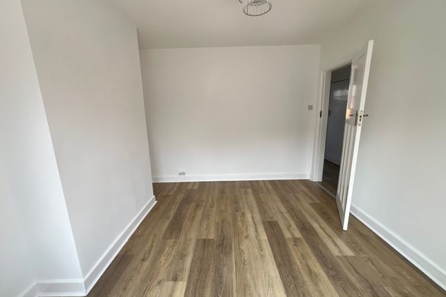 24, Hodson Avenue, Willenhall photo 4