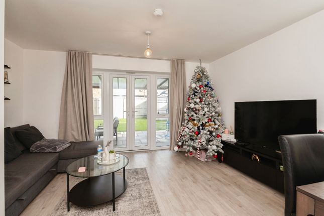 1, Killarney Crescent, Grays photo 2