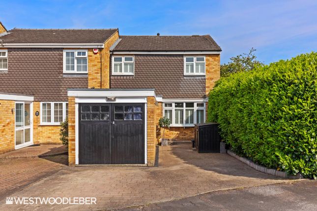 End terrace house for sale in Caldecot Way, Broxbourne