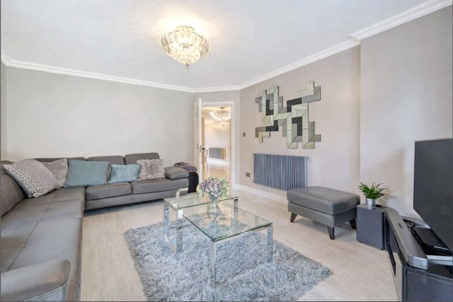 8, Tomswood Road, Essex photo 4