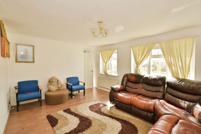 25, Lynsted Close, Ashford photo 4