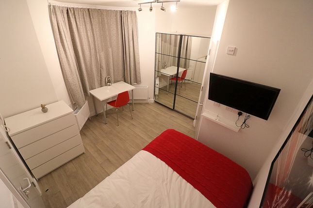 Room 1 38 Grafton Road, Bedford photo 2