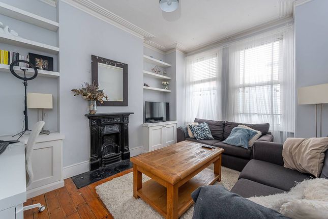 Queenstown Road, Battersea, London SW8, 2 bedroom flat to rent ...