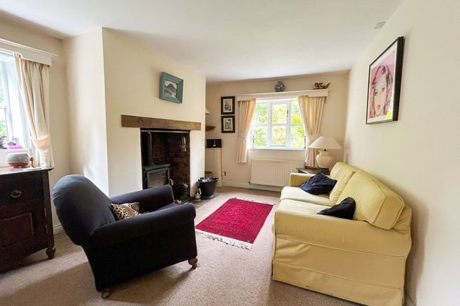 92 Roe Green, Manchester photo 2