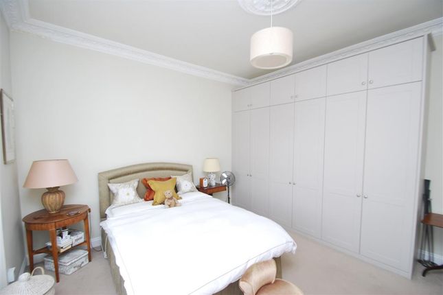 47, Bath photo 5