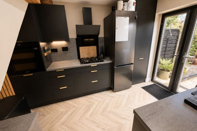 22 Ravensthorpe, Luton, Bedfordshire photo 2